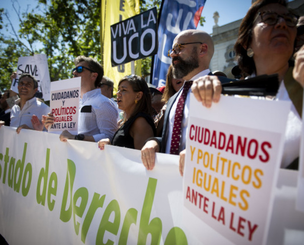 VariaspersonasparticipanenlaconcentraciondejuecesyfiscalesanteelSupremo