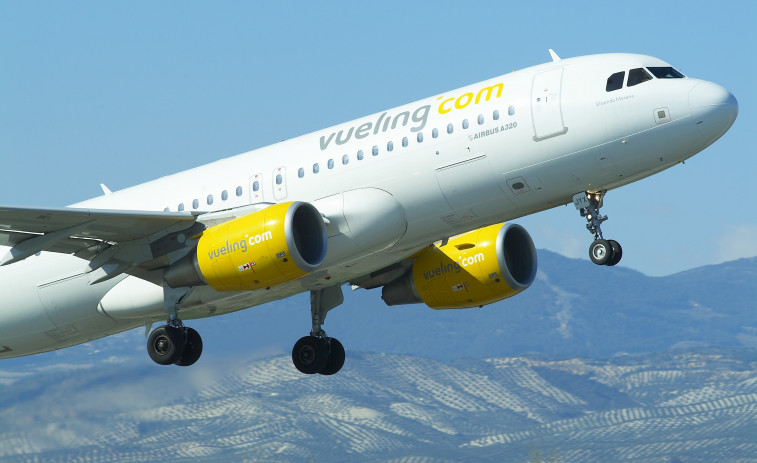 Vueling programa un 10 % de asientos adicionales en Santiago durante la temporada de verano