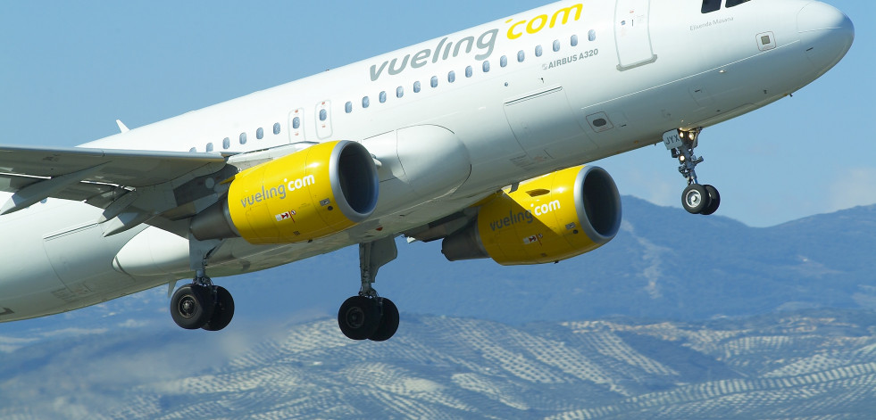 Vueling programa un 10 % de asientos adicionales en Santiago durante la temporada de verano