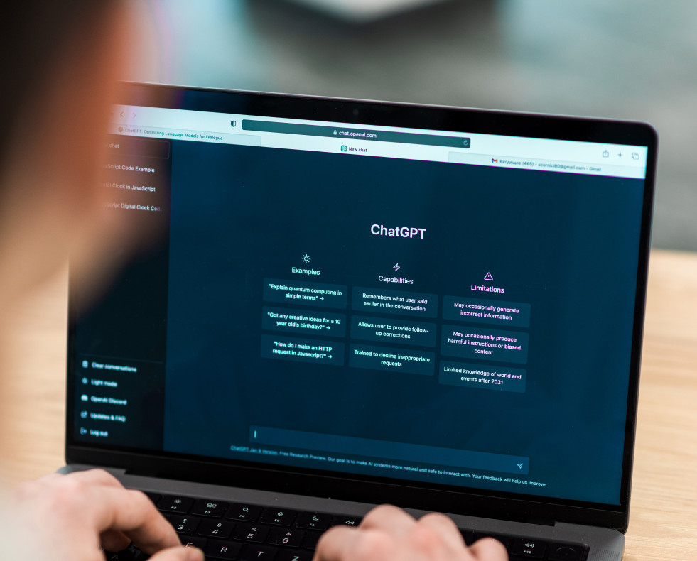 Chat de ia abierto en la computadora portatil