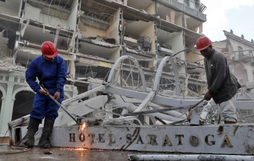 Tres muertios al derrumbarse un edificio en La Habana Vieja
