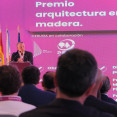 Venancio Salcines interviene durante la presentación de los premios Arquitectura en Madera Cesuga Pino de Galicia