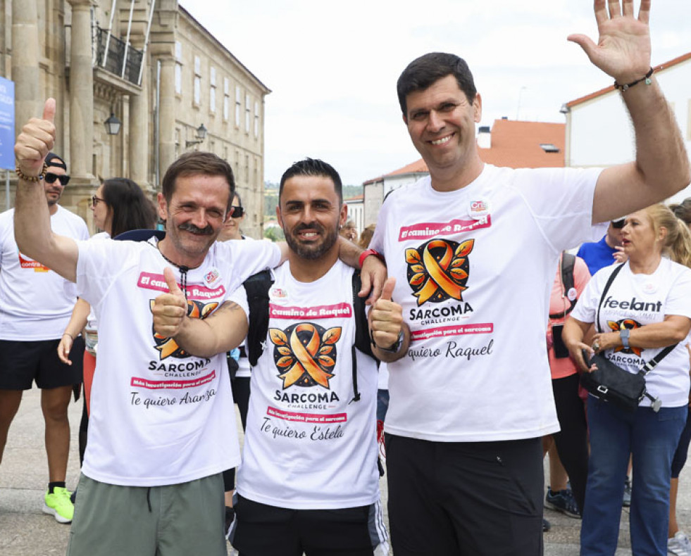 Jorge Pascual (d) Javier Silva (c) y Joseba Bastiad (i) han hecho 150 kilómetros del Camino de Santiago que ya no pueden recorre   copia