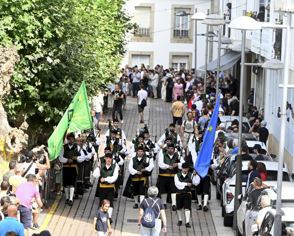 Desfile de bandas en Ortigueira @ Emilio Cortizo