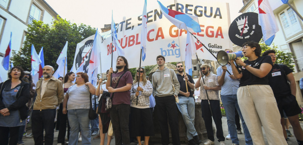 El BNG protesta en Santiago por conceder medalla a Leonor y acusa la Xunta de 