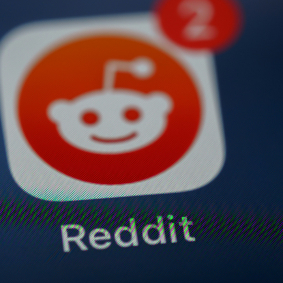Reddit comienza a verificar la edad de usuarios en Reino Unido para cumplir con la ley de seguridad infantil