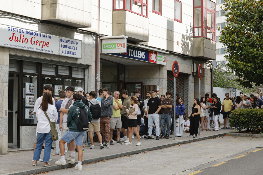 Áticos sin ventanas en el techo, pisos con humedades y precios desorbitados: así son los alquileres en Santiago