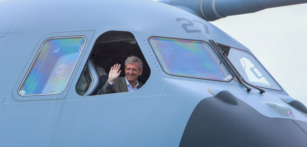 Las imágenes del ​noventa aniversario de la presencia de la aeronáutica militar en Compostela