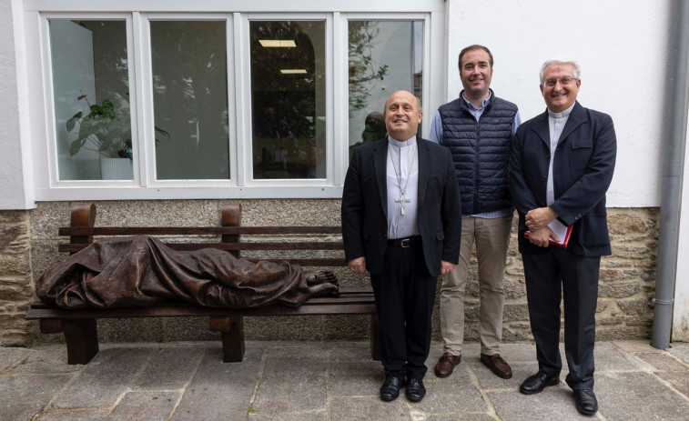 La escultura Homeless Jesus llega a Santiago como símbolo de dignidad y solidaridad