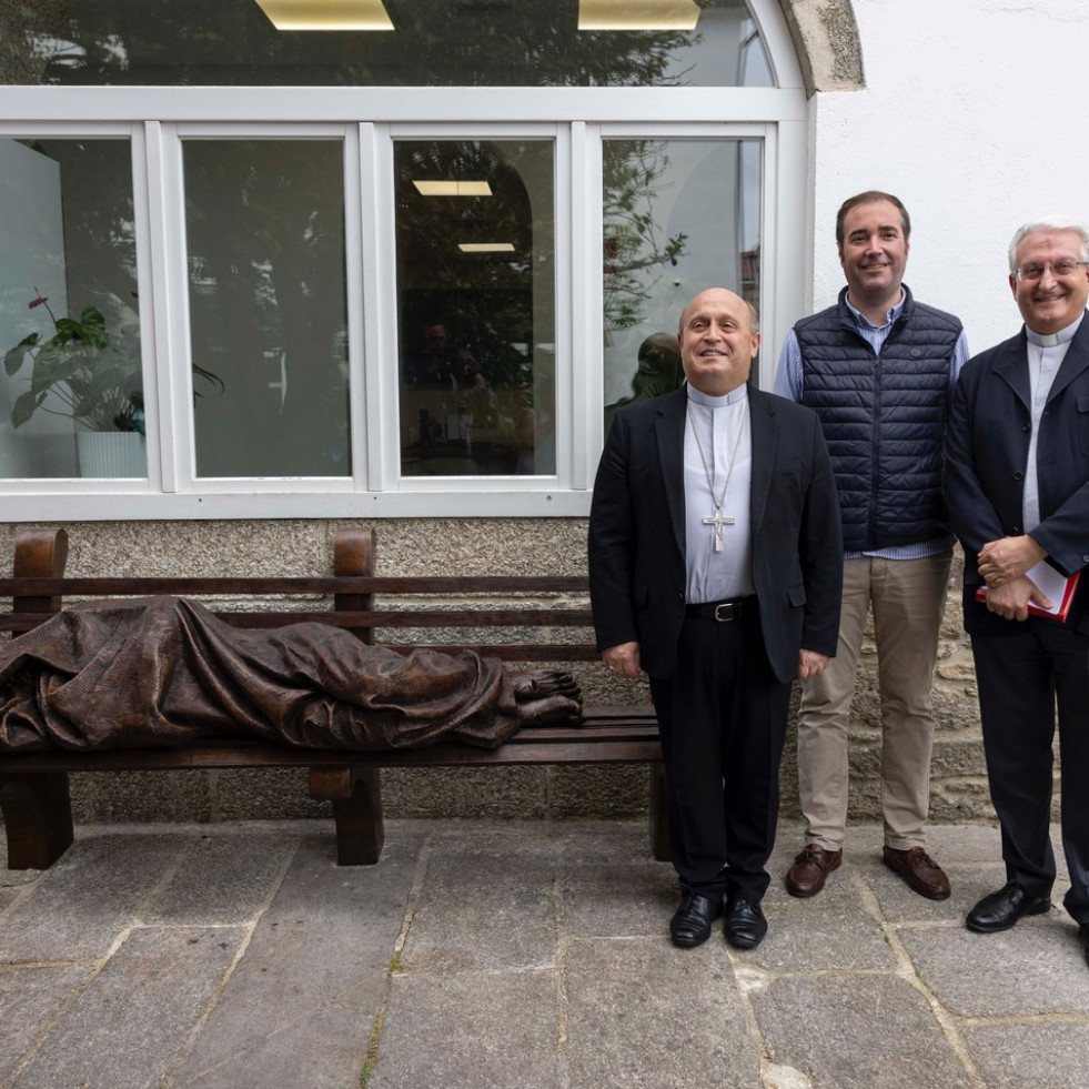 La escultura Homeless Jesus llega a Santiago como símbolo de dignidad y solidaridad