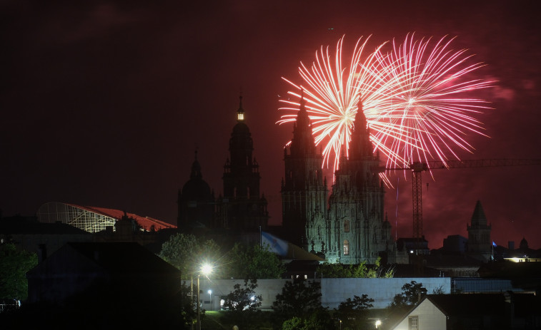 Cómo ver esta noche los Fuegos del Apóstol en Santiago: consejos y mejores ubicaciones para disfrutar del espectáculo