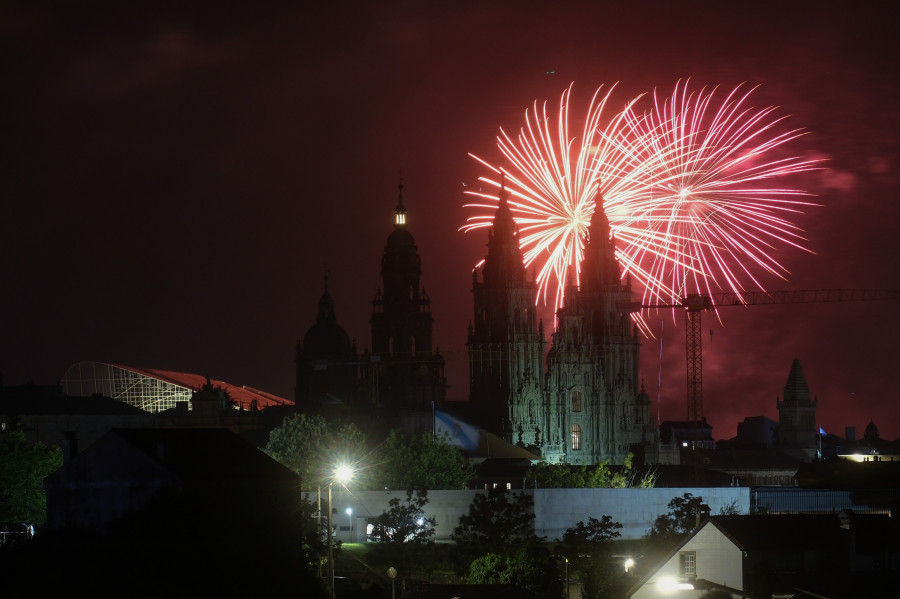 Cómo ver esta noche los Fuegos del Apóstol en Santiago: consejos y mejores ubicaciones para disfrutar del espectáculo