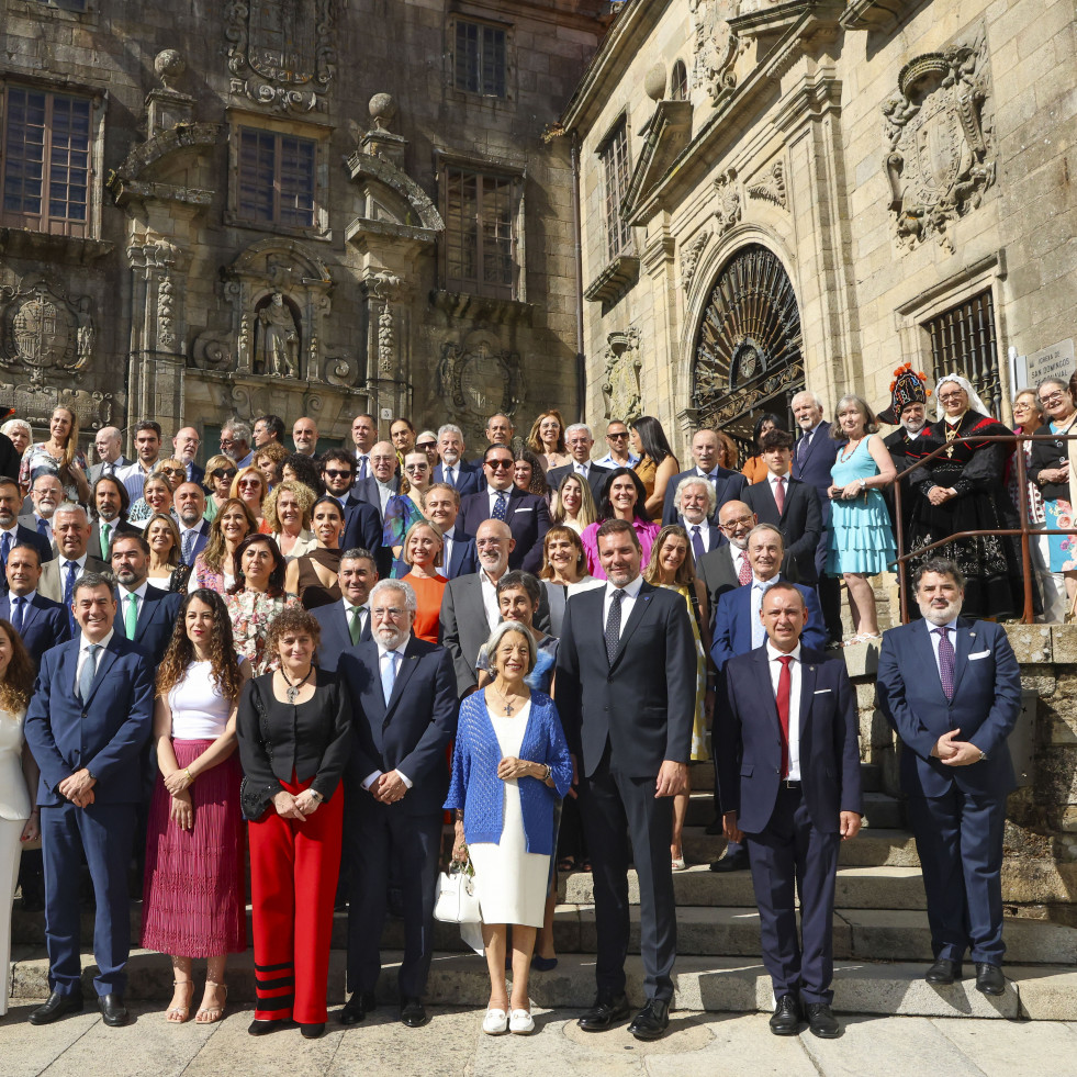 Autoridades rinden homenaje a Rosalía de Castro en el Panteón de Galegos Ilustres
