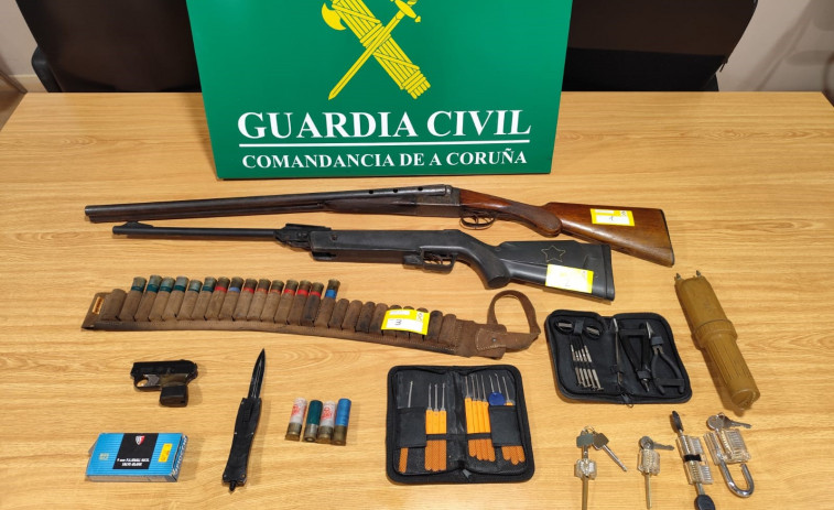 Detenidas dos personas por robar armas de fuego en una vivienda de Rois