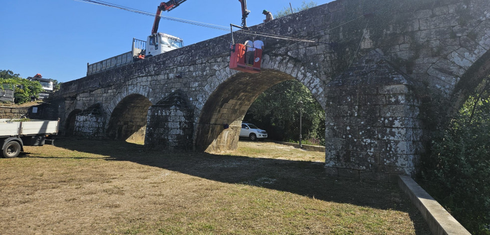 Boqueixón revive a Batalla de Ponte Ledesma e ilumina a súa ponte histórica coa Noite Velada