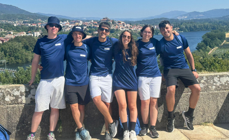 Jóvenes gallegos y portugueses llegan al Obradoiro tras una semana de aprendizaje en el Camino con el programa Pegadas