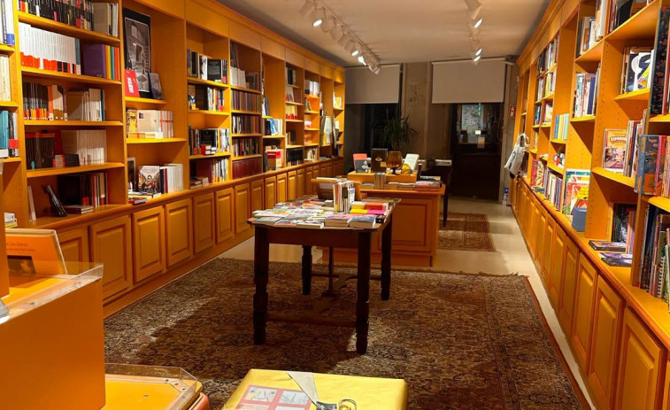 La mítica librería Cronopios reabre sus puertas en Santiago, pero en una nueva localización