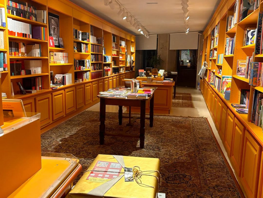 La mítica librería Cronopios reabre sus puertas en Santiago, pero en una nueva localización