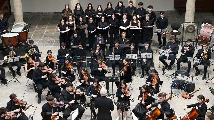 A USC pon banda sonora á vida universitaria cun proxecto artístico e participativo
