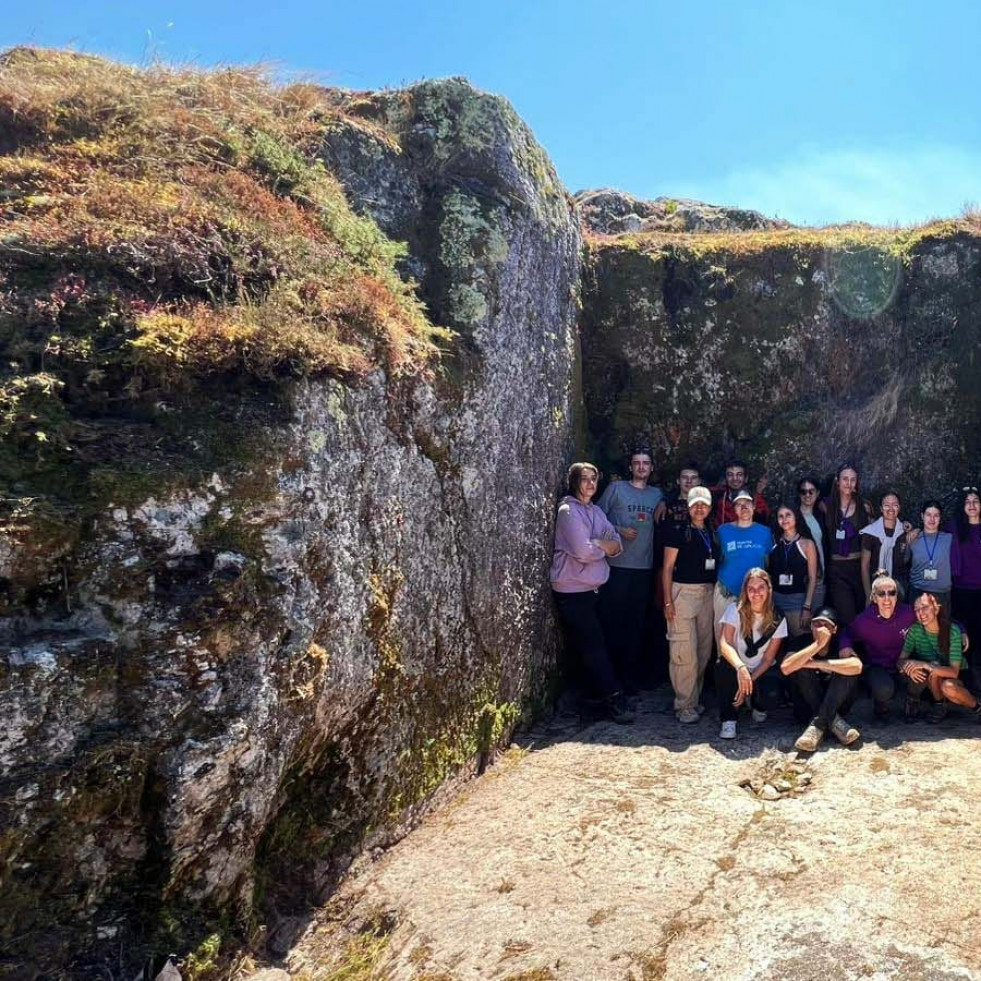Quince voluntarios internacionales rehabilitan espacios patrimoniales en Boqueixón y Vedra