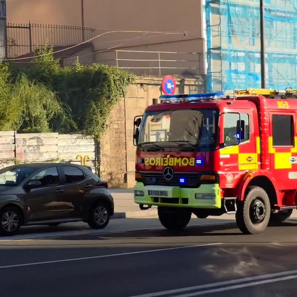 Un incendio en el Hórreo moviliza a los Bomberos y la Policía Nacional