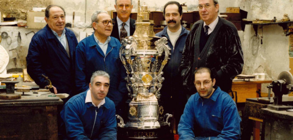 El trofeo Teresa Herrera, una joya que da brillo a los mejores museos futbolísticos