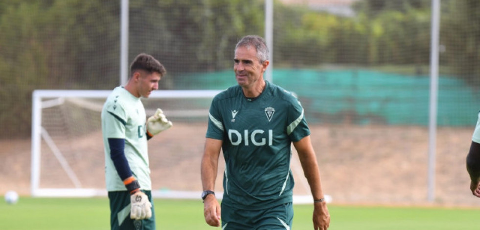 Un rival del Deportivo, sin poder inscribir a 14 futbolistas