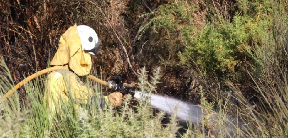 Extinguido el incendio de A Graña, y controlados los de Corme, Brantuas y Xaviña