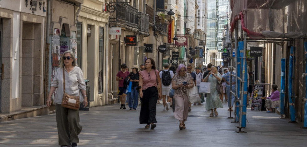 Galicia gana 14.426 habitantes y 175 centenarios en el último año
