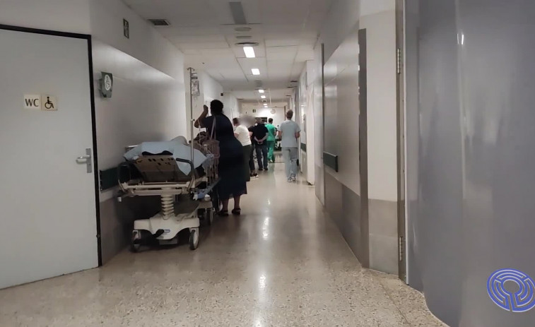 Colapso no CHUS: ata 13 pacientes graves nos corredores