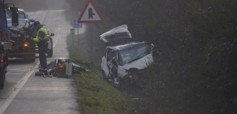 Fallece una joven en Xermade tras chocar con su coche contra un camión