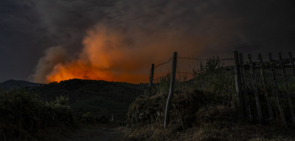 Suspendida la circulación de trenes desde Madrid a Galicia por un incendio en Ourense