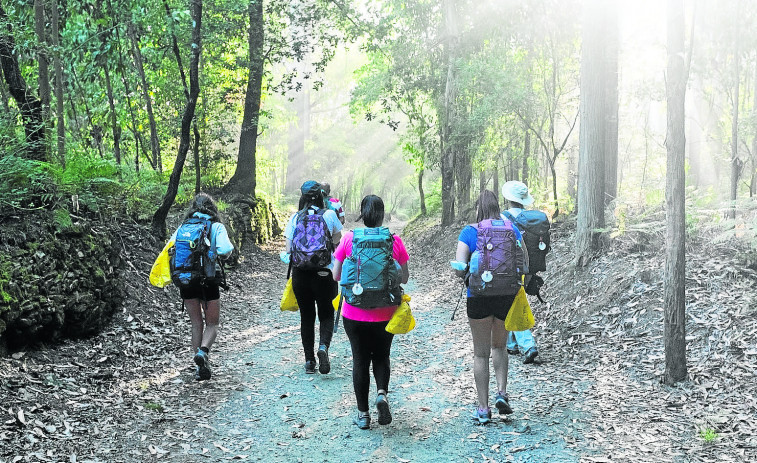 Los peregrinos desafían la ola de calor en el Camino de Santiago
