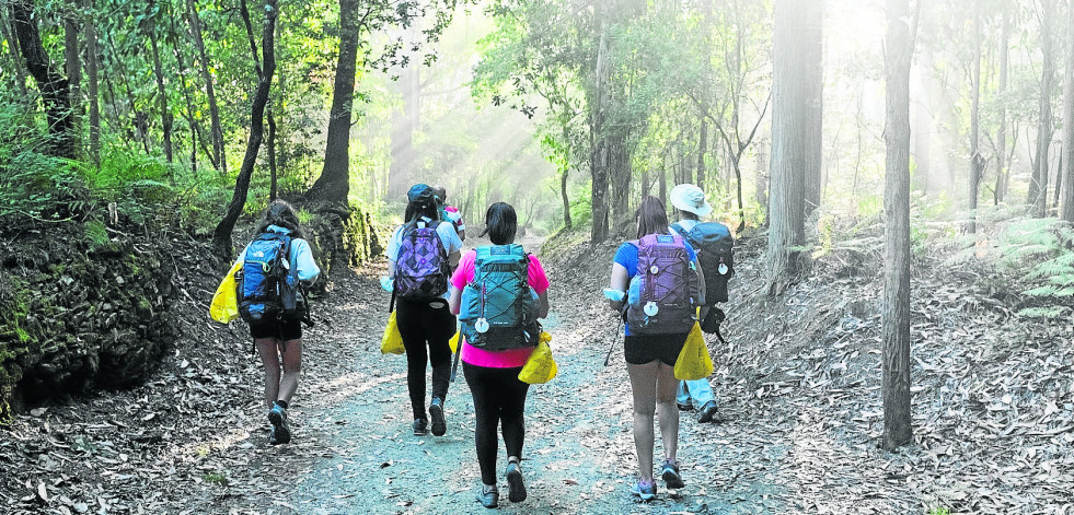Los peregrinos desafían la ola de calor en el Camino de Santiago