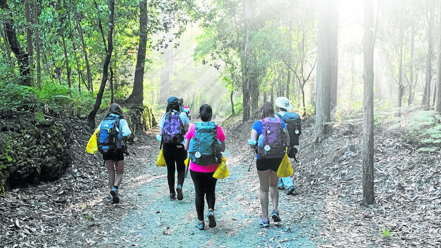 Los peregrinos desafían la ola de calor en el Camino de Santiago