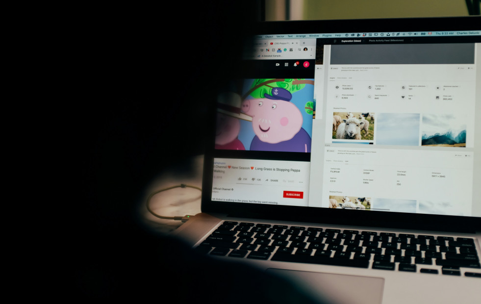 Miles de youtubers se rebelan contra la IA de verificación de edad de la plataforma por temor a perder privacidad