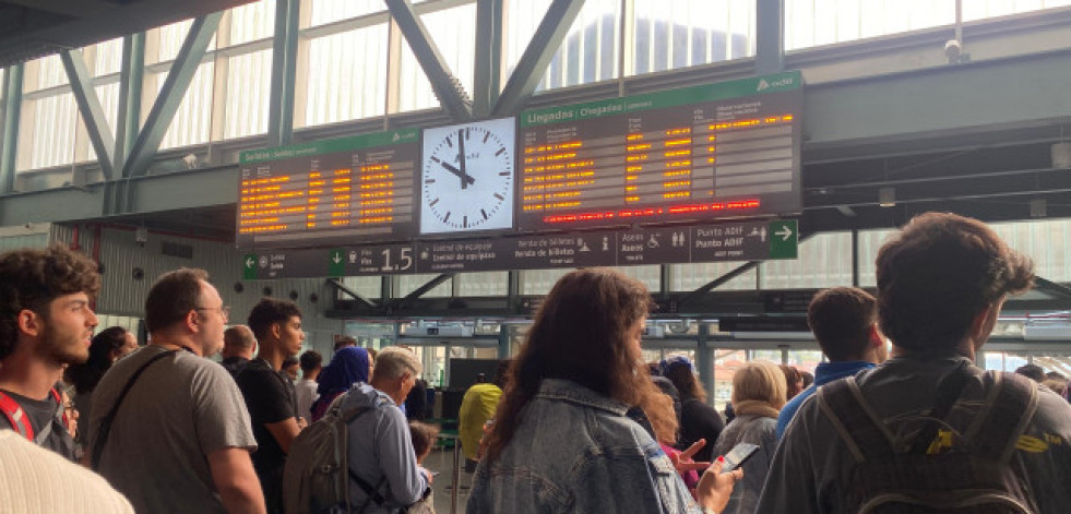 Renfe reanuda servicio de alta velocidad a Galicia suspendido ayer por incendio en Ourense