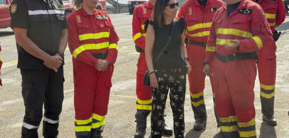 Margarita Robles destaca desde Manzaneda la entrega de la UME en Galicia