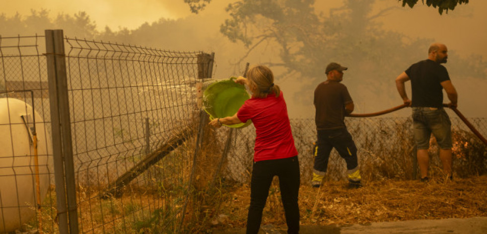 La calidad del aire se mantiene entre regular y pésima en Ourense y Lugo a causa de los incendios