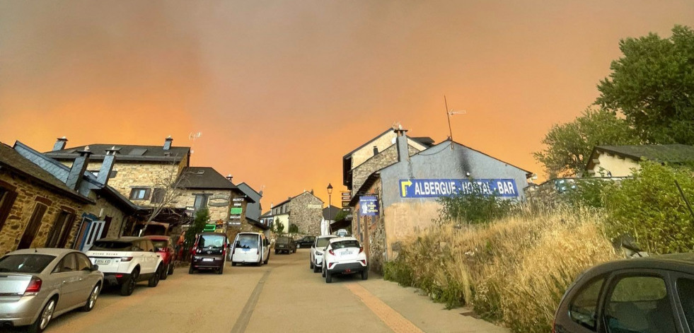 Alerta en el Camino de Santiago: Protección Civil pide no pasar por Astorga y El Bierzo por los incendios