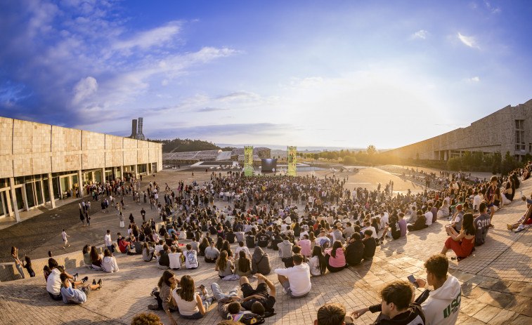 Futurachicapop y DJ Kike Varela cierran este jueves el ciclo ‘Atardecer no Gaiás’ con un concierto lleno de sorpresas y accesibilidad