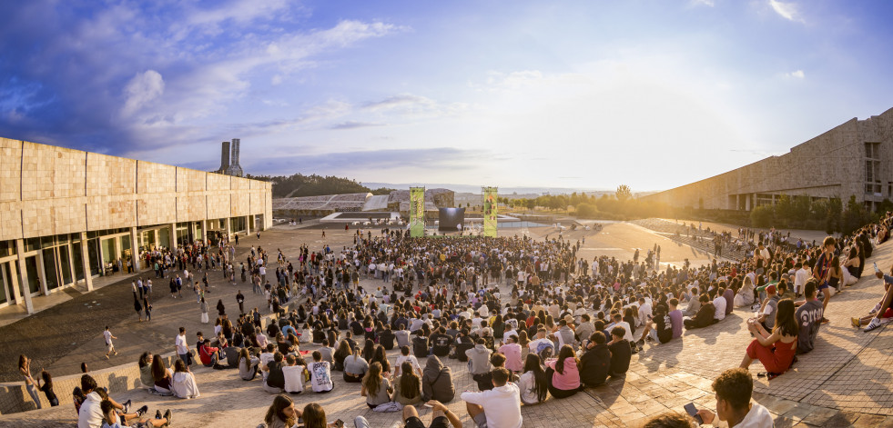 Futurachicapop y DJ Kike Varela cierran este jueves el ciclo ‘Atardecer no Gaiás’ con un concierto lleno de sorpresas y accesibilidad