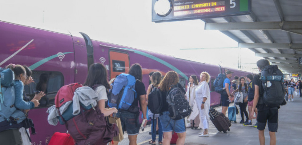 Los trenes ya circulan: Galicia recupera la alta velocidad ferroviaria con Madrid seis días después