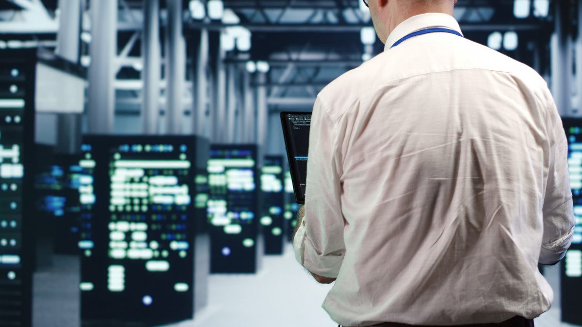 Reparador ejecutando codigo en el centro de datos