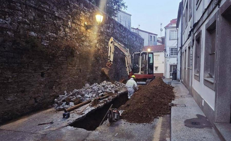 Vecinos de Os Pexigos vuelven a quedarse sin agua por averías en una red de los años 50