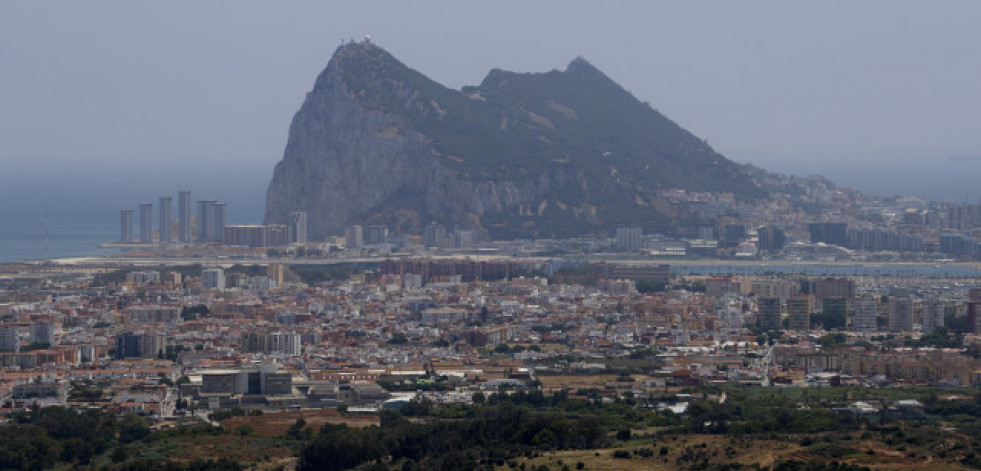 España y Reino Unido planean demoler la verja de Gibraltar en enero