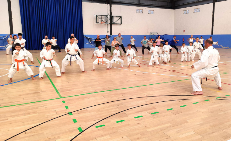 A Escola Dokkodo abre portas en Ames con clases gratuítas de karate