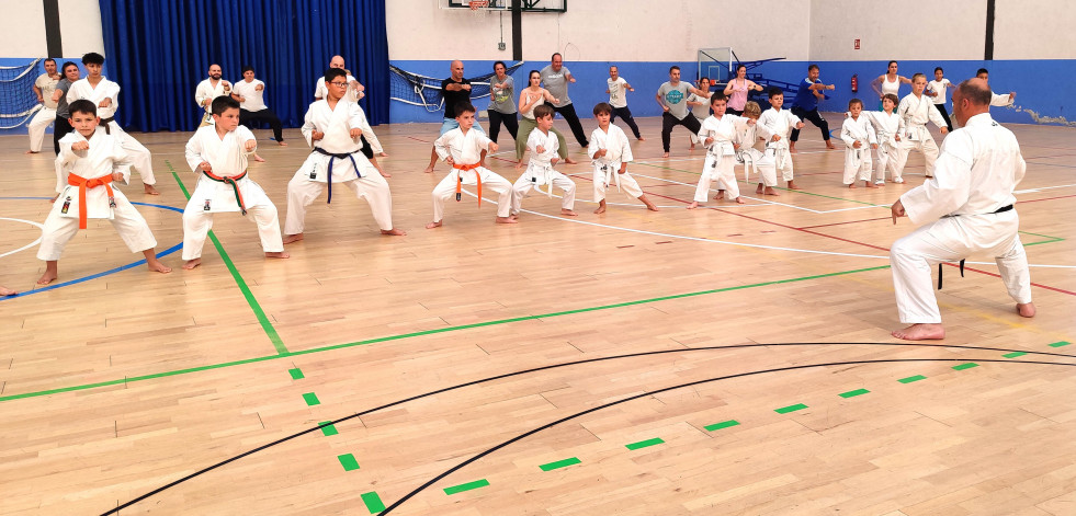A Escola Dokkodo abre portas en Ames con clases gratuítas de karate