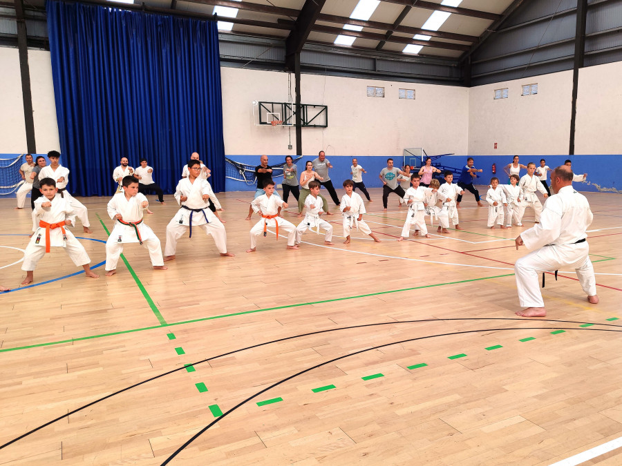 A Escola Dokkodo abre portas en Ames con clases gratuítas de karate