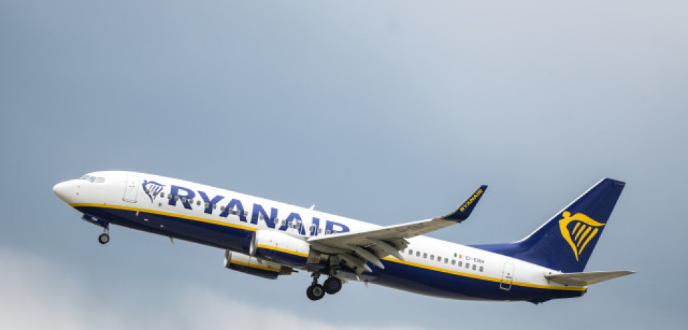 Santiago reclama que la Xunta lidere el plan estratégico de aeropuertos gallegos tras la marcha de Ryanair